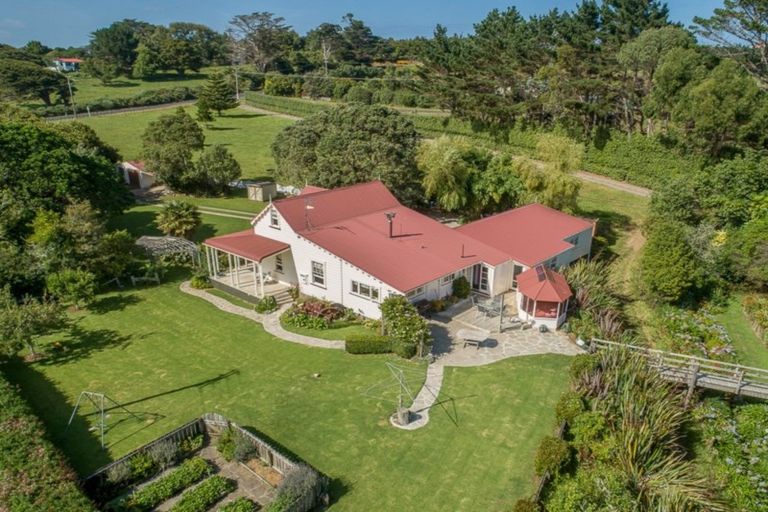 Photo of property in 366 Awhitu Central Road, Awhitu, 2684