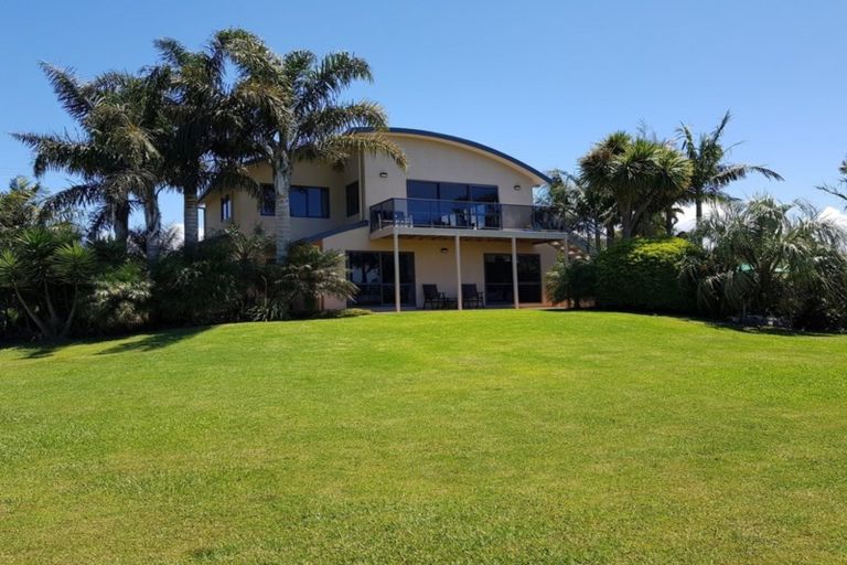 Photo of property in 381 Cove Road, Waipu, 0582
