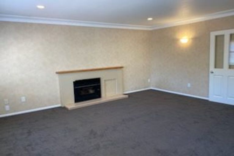 Photo of property in 11 Waller Avenue, Bucklands Beach, Auckland, 2012