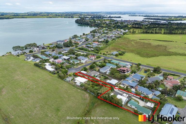 Photo of property in 11 Second Avenue, Glenbrook, Waiuku, 2681