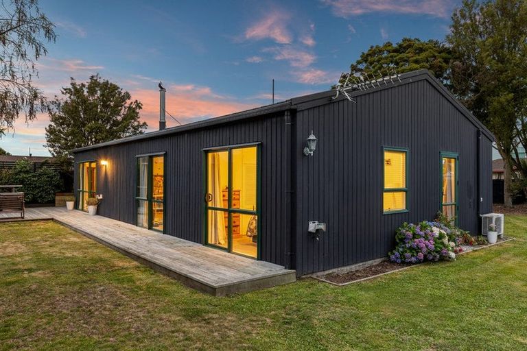 Photo of property in 3 Chilton Drive, Mairehau, Christchurch, 8052