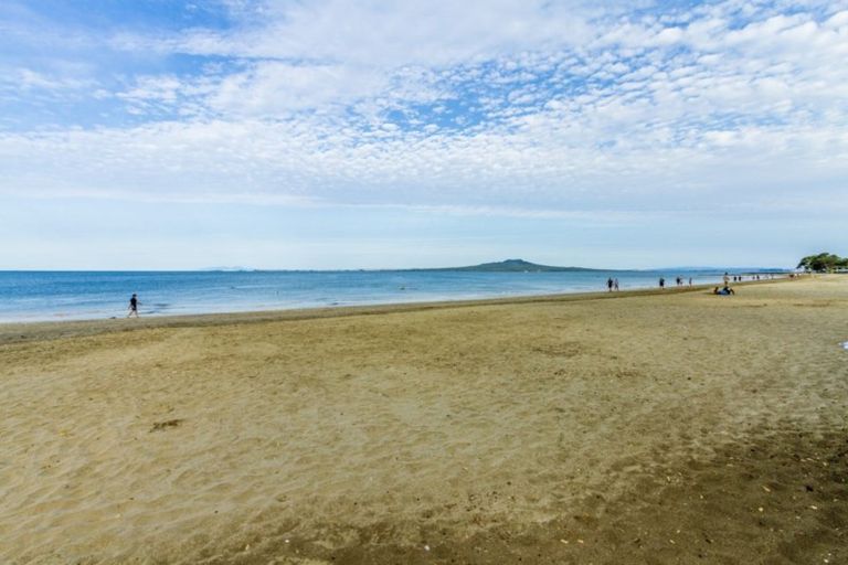 Photo of property in 9a Craig Road, Milford, Auckland, 0620