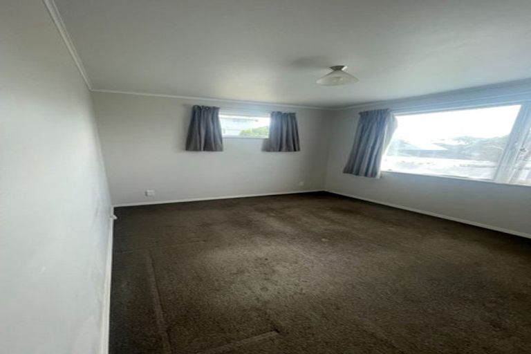 Photo of property in 12 Fitzpatrick Street, Newlands, Wellington, 6037