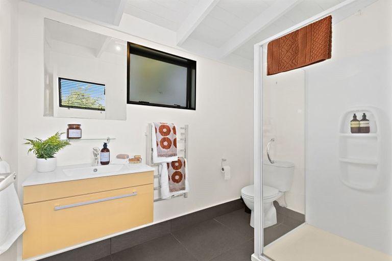 Photo of property in 1/663a Beach Road, Rothesay Bay, Auckland, 0630