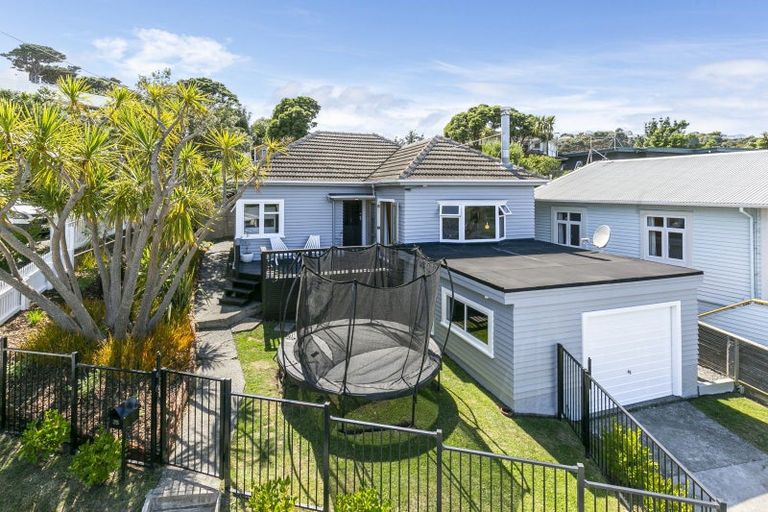 Photo of property in 35 Hudson Street, Island Bay, Wellington, 6023