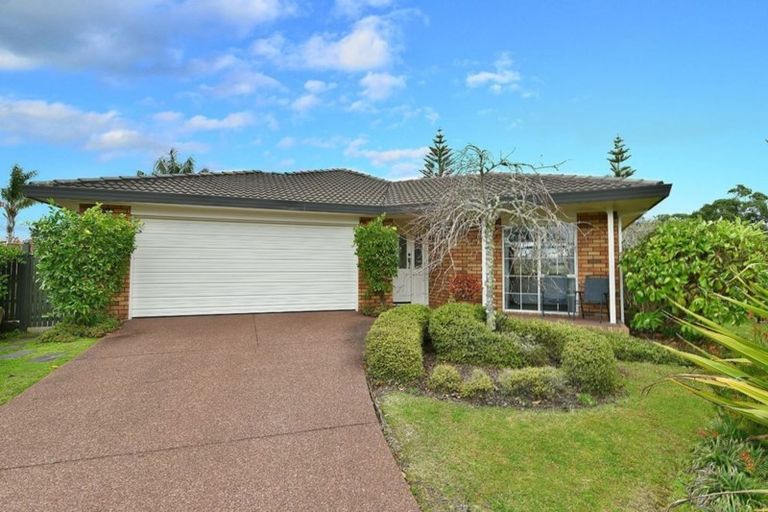 Photo of property in 28 Settlers Grove, Orewa, 0931