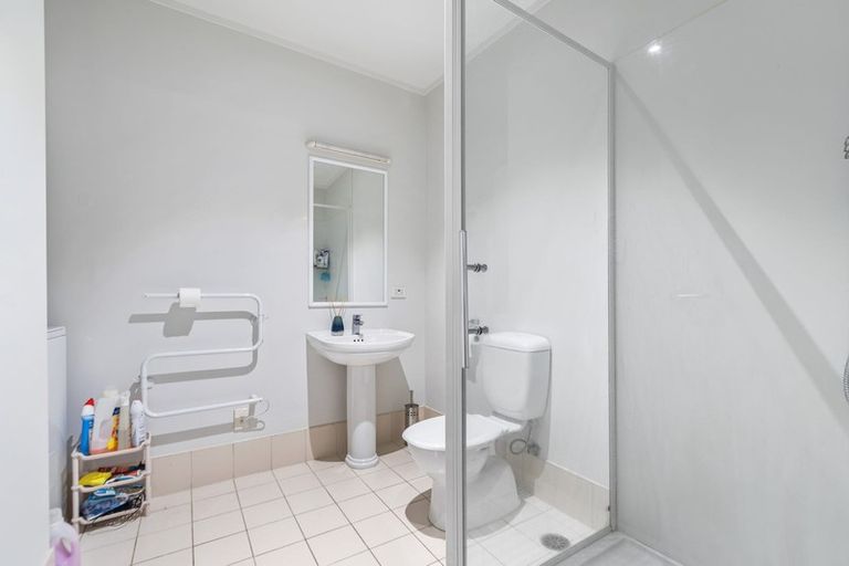 Photo of property in 2b/30 Westward Ho, Glen Eden, Auckland, 0602