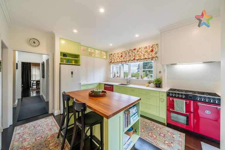 Photo of property in 34 Singers Road, Korokoro, Lower Hutt, 5012