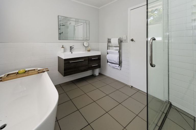 Photo of property in 2/2 Avonleigh Road, Green Bay, Auckland, 0604