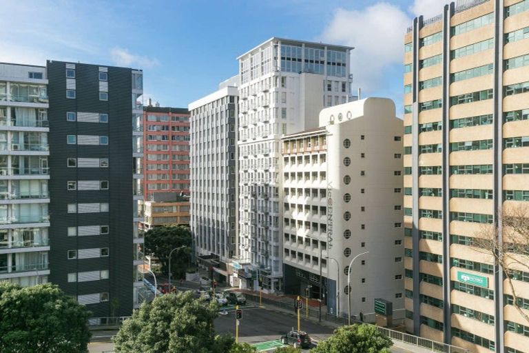 Photo of property in Terrace Heights Apartments, 13c/163 The Terrace, Wellington Central, Wellington, 6011