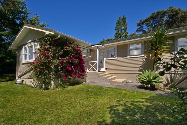 Photo of property in 2/2 Avonleigh Road, Green Bay, Auckland, 0604