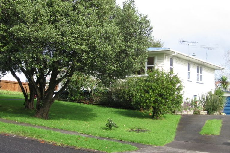 Photo of property in 48 Robbies Road, Shelly Park, Auckland, 2014