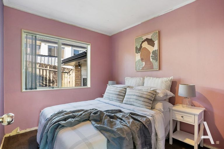 Photo of property in 17 De Havilland Drive, Goodwood Heights, Auckland, 2105