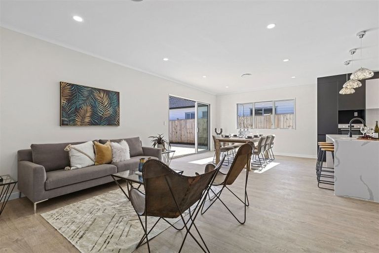 Photo of property in 20 Gilbransen Road, Kumeu, 0810