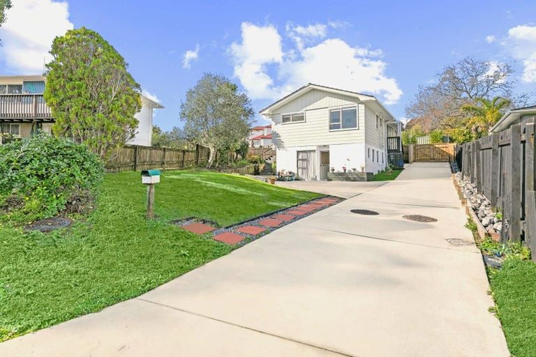 Photo of property in 6 Waari Avenue, Sunnyvale, Auckland, 0612