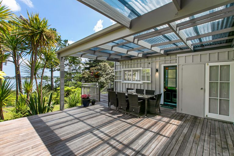 Photo of property in 59 Chatham Avenue, Paremoremo, Auckland, 0632