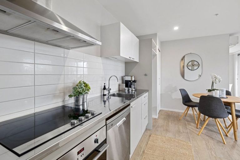 Photo of property in Norfolk Apartments, 201/19 Bute Road, Browns Bay, Auckland, 0630