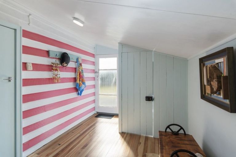 Photo of property in 19a Marine Parade South, Foxton Beach, Foxton, 4815