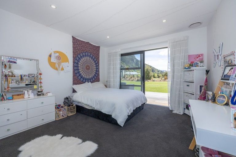 Photo of property in 22 Old Racecourse Road, Albert Town, Wanaka, 9305