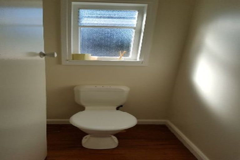 Photo of property in 2/4 Northcote Road, Takapuna, Auckland, 0622