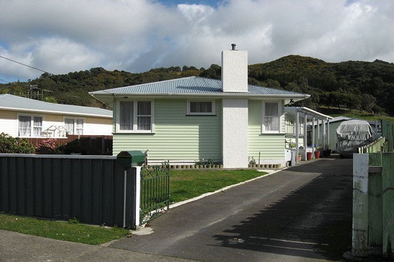 Photo of property in 241 Wellington Road, Wainuiomata, Lower Hutt, 5014