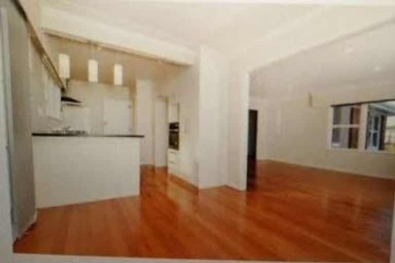 Photo of property in 704 Pakuranga Road, Howick, Auckland, 2010