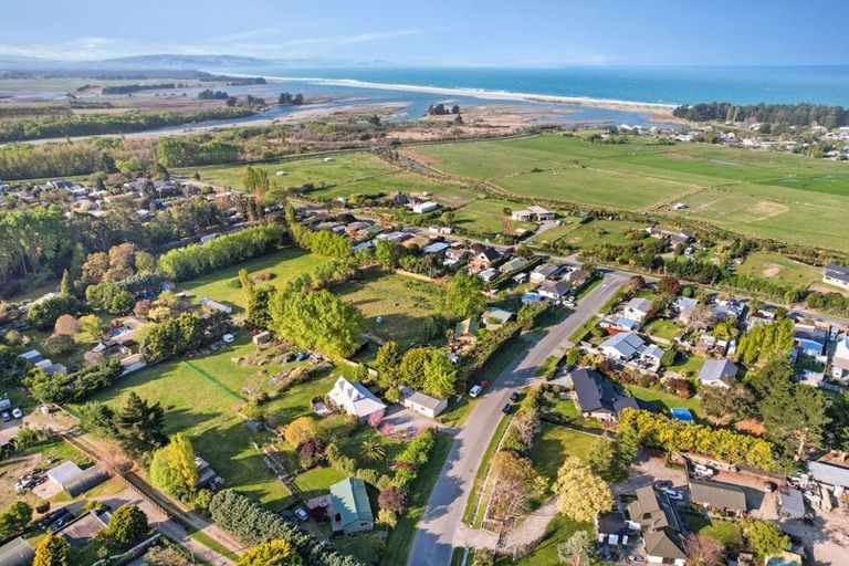 Photo of property in 14 Allin Drive, Waikuku Beach, 7402