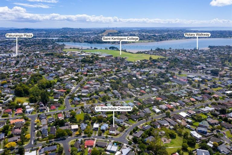 Photo of property in 41 Beechdale Crescent, Pakuranga Heights, Auckland, 2010