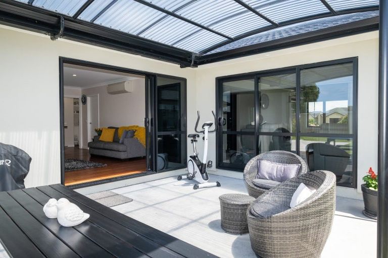 Photo of property in 16 Rotoiti Way, Poraiti, Napier, 4112