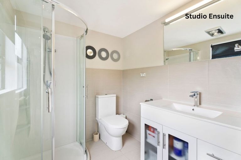 Photo of property in 28 Durbin Court, Greenhithe, Auckland, 0632