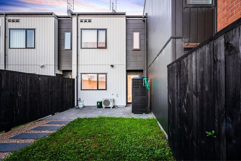 Photo of property in 22/1 Scott Road, Hobsonville, Auckland, 0616