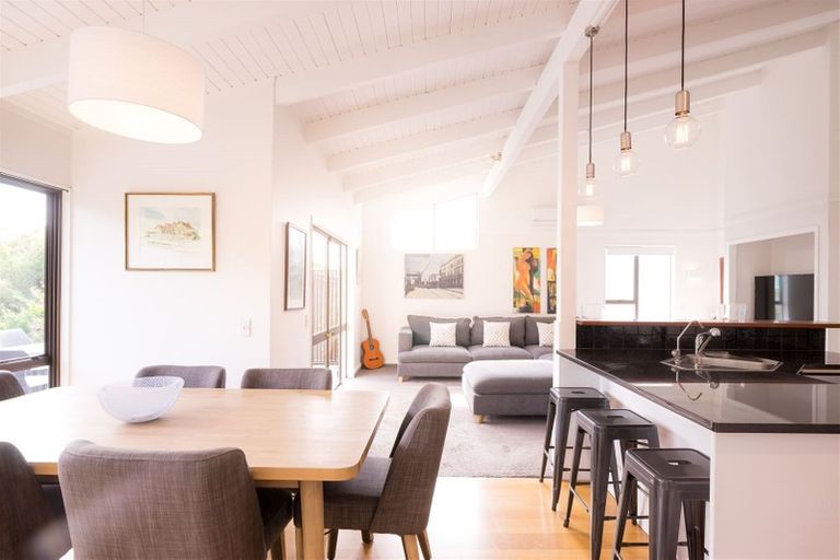 Photo of property in 19 Tiri View Place, Waiake, Auckland, 0630