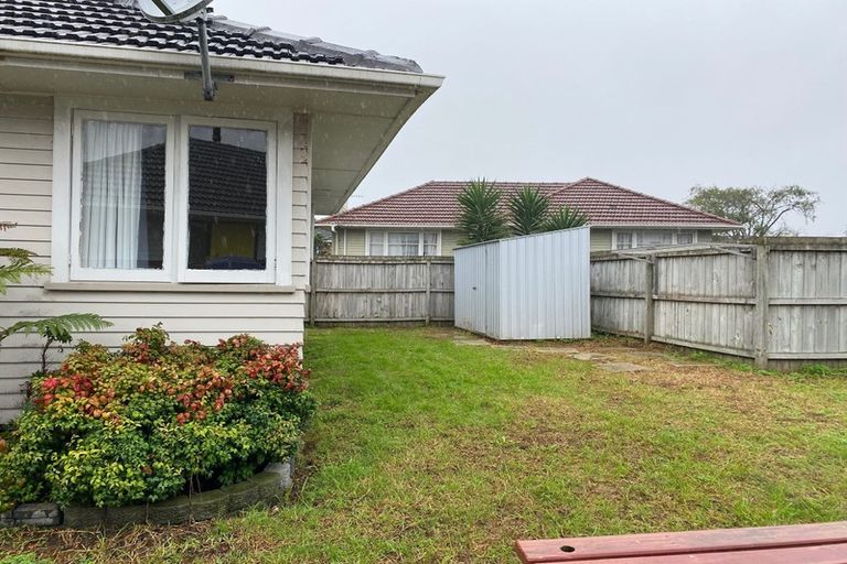 Photo of property in 5 Shamrock Lane, Te Atatu Peninsula, Auckland, 0610