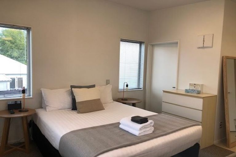 Photo of property in 4/6 Defoe Place, Waltham, Christchurch, 8023