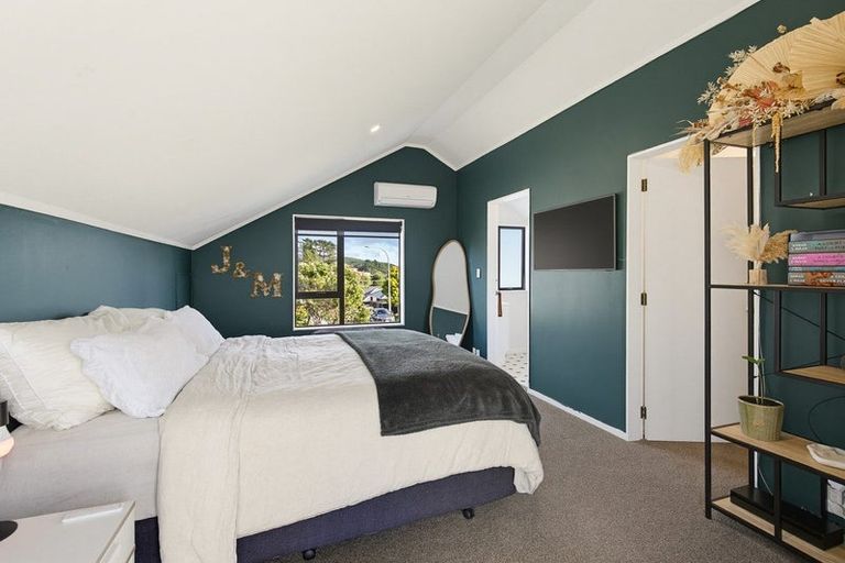 Photo of property in 10 Peter Button Place, Johnsonville, Wellington, 6037