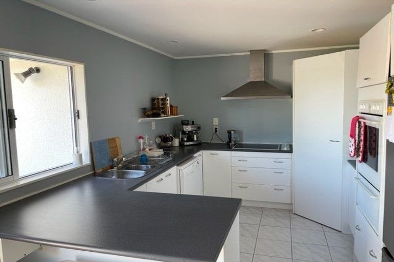 Photo of property in 35 Rifleman Rise, Unsworth Heights, Auckland, 0632