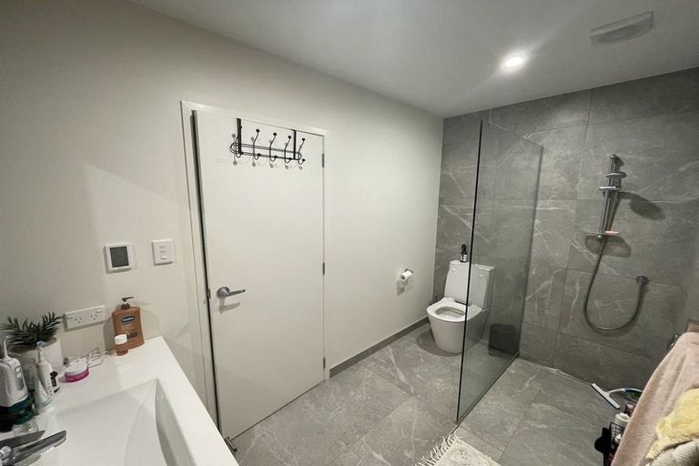 Photo of property in 1/48 Ravenwood Drive, Forrest Hill, Auckland, 0620