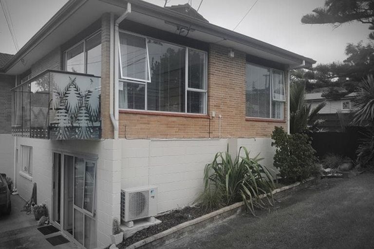 Photo of property in 1/132 Atkinson Road, Titirangi, Auckland, 0604