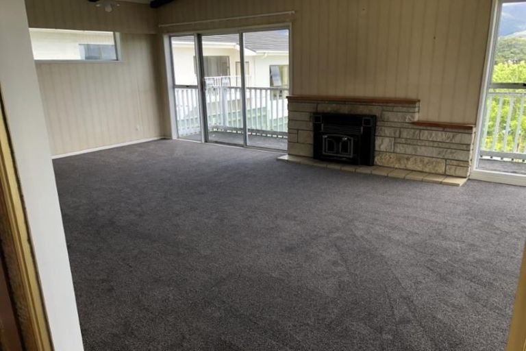 Photo of property in 22 Sunnyview Drive, Brown Owl, Upper Hutt, 5018