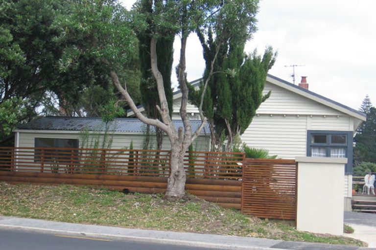 Photo of property in 70 Birkenhead Avenue, Birkenhead, Auckland, 0626