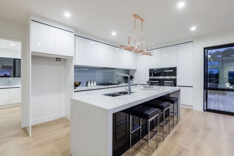 Photo of property in 42 Fernhill Way, Oteha, Auckland, 0632