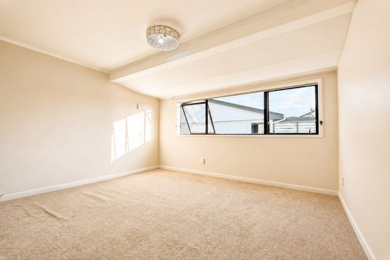 Photo of property in 2 Mellons Bay Road, Howick, Auckland, 2014