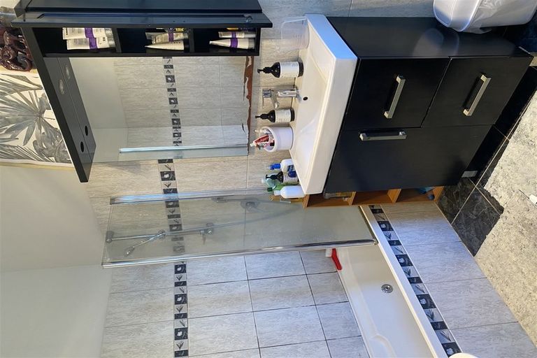 Photo of property in 15a Kiernan Place, Kelston, Auckland, 0602