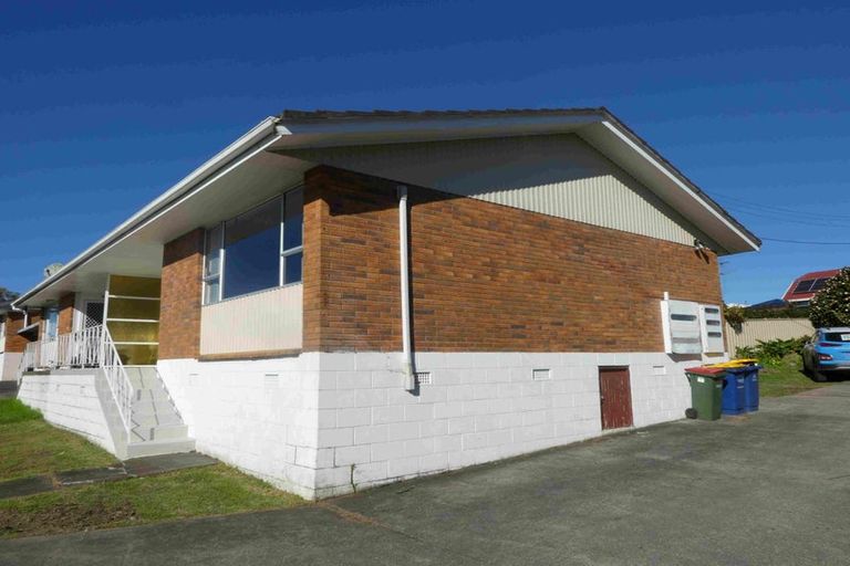 Photo of property in 4/48 Mcleod Road, Henderson, Auckland, 0612