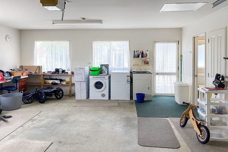 Photo of property in 8 Noone Close, Onerahi, Whangarei, 0110