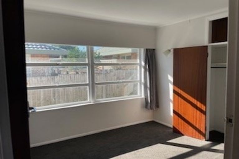 Photo of property in 2/6 Clevedon Road, Papakura, 2110