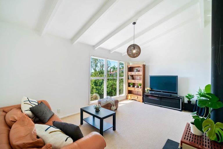 Photo of property in 1/8 Ludlow Terrace, Totara Vale, Auckland, 0627