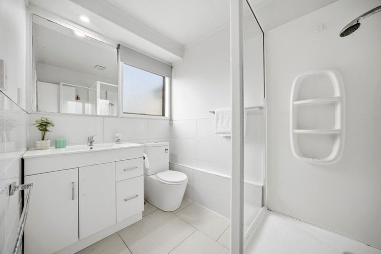 Photo of property in 2/327 Bucklands Beach Road, Bucklands Beach, Auckland, 2012