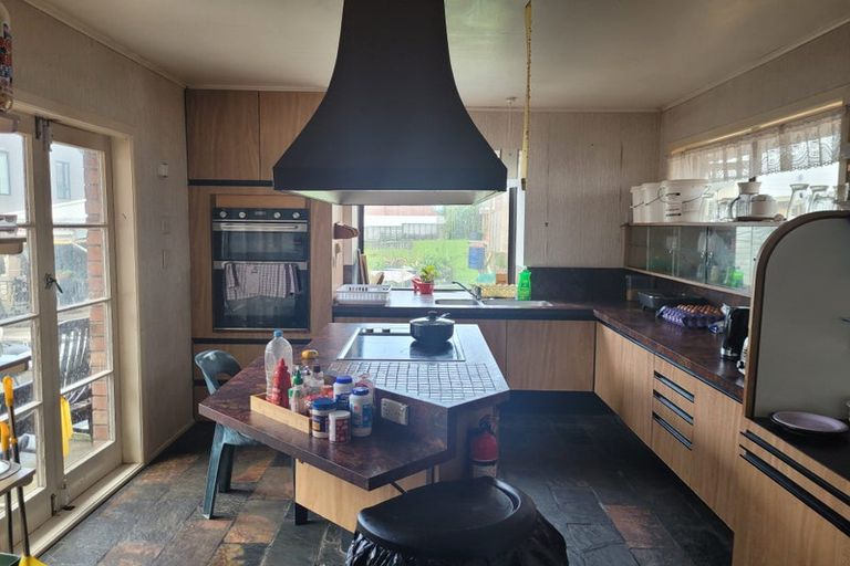 Photo of property in 48 Taikata Road, Te Atatu Peninsula, Auckland, 0610