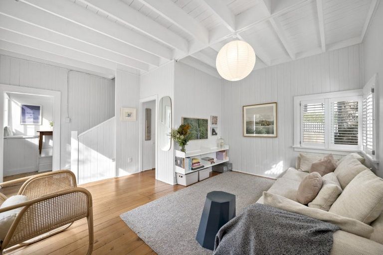 Photo of property in 28 Totara Street, Eastbourne, Lower Hutt, 5013